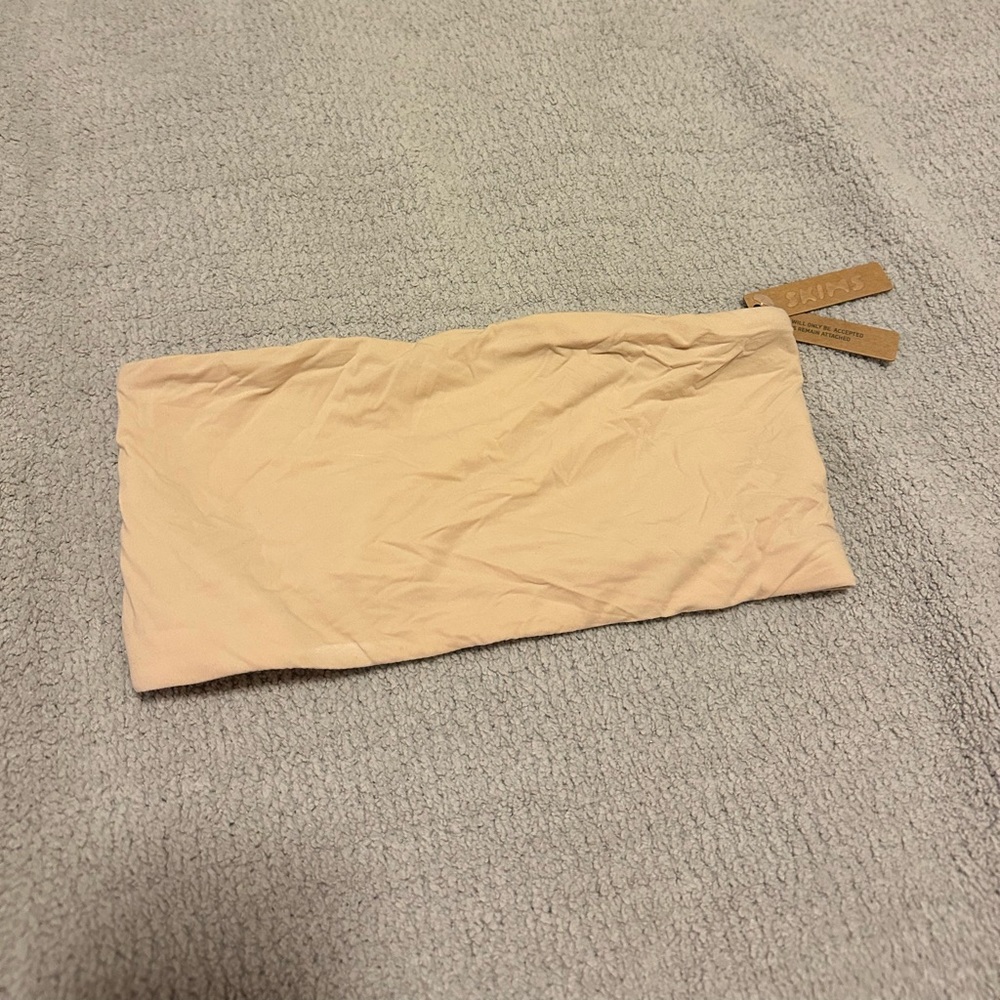 NWT Skims Fits Everybody Bandeau Bra, Size Small in the color Sand